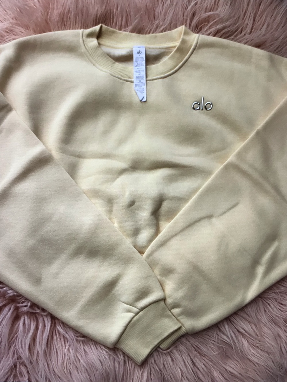 ALO Yoga Set Pale Yellow Cropped Crew Sweatshirt With Short - Picture 3 of 7